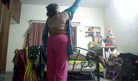 হালকা করে, যৌন্য উত্তেজক ফুফুর সাথে চুদাচুদি