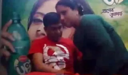 বড়ো মাই, সুন্দরি সেক্সি চুদাচুদি গলপ মহিলার
