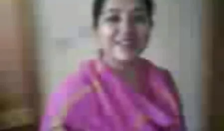 সুন্দরি সেক্সি মহিলার অসতিপতি বোনকে চুদা চটি