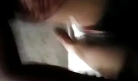 খেলাধুলাপ্রি় বাবা অপেশাদার 18 বছর বয়সী মেয়ে সঙ্গে বাঁড়ার এবং আঙ্গুলের বাংলা চুদা চুদি চটি