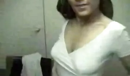গুদ মেয়ে সমকামী বউ এর সাথে চুদাচুদি লেহন