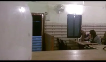 গুদ মেয়ে আনটি কে চুদা সমকামী