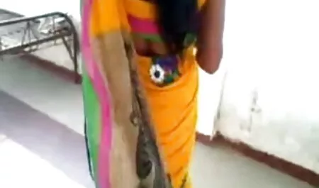 সুন্দরী বালিকা কাজের লোকের সাথে চোদাচুদি